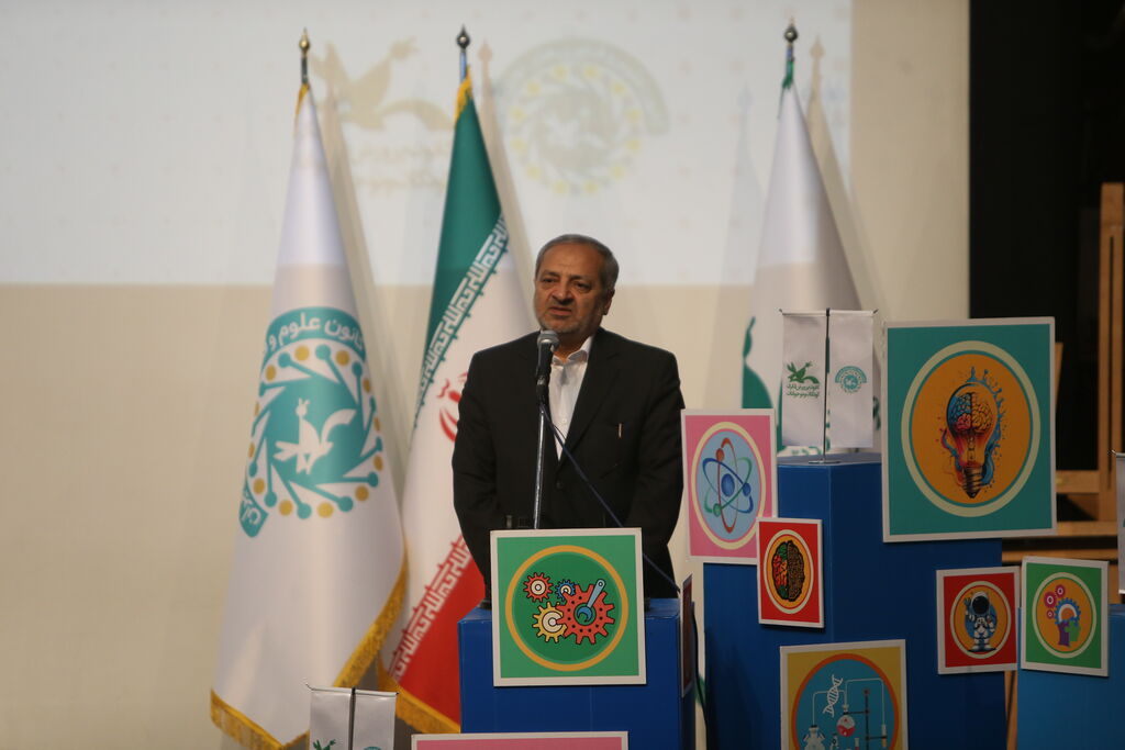 علیرضا کاظمی وزیر آموزش و پرورش کانون علوم و فناوریهای نوین ایران باید تا دل روستاها برود