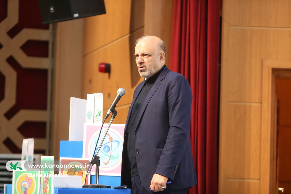 علیرضا منادی سفیدان کانون علوم و فناوریهای نوین بچهها را بهسوی هوش مصنوعی میبرد