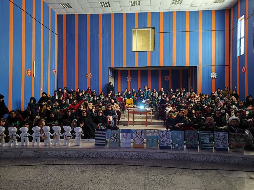 ویژهبرنامه «محله قهرمانها» در مرکز شماره ۱۱ کانون کرمانشاه