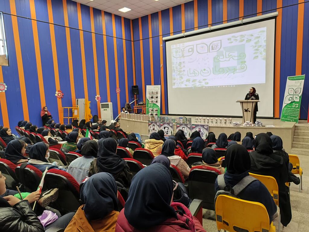 ویژهبرنامه «محله قهرمانها» در مرکز شماره ۱۱ کانون کرمانشاه