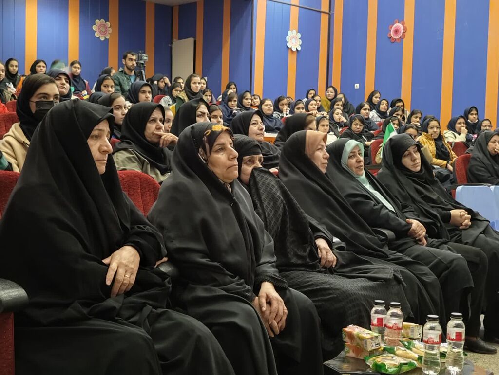 ویژهبرنامه «محله قهرمانها» در مرکز شماره ۱۱ کانون کرمانشاه