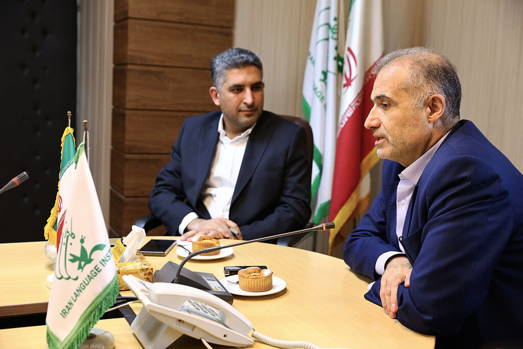 توسعه فعالیتهای کانون زبان ایران در روسیه را پیگیری میکنم