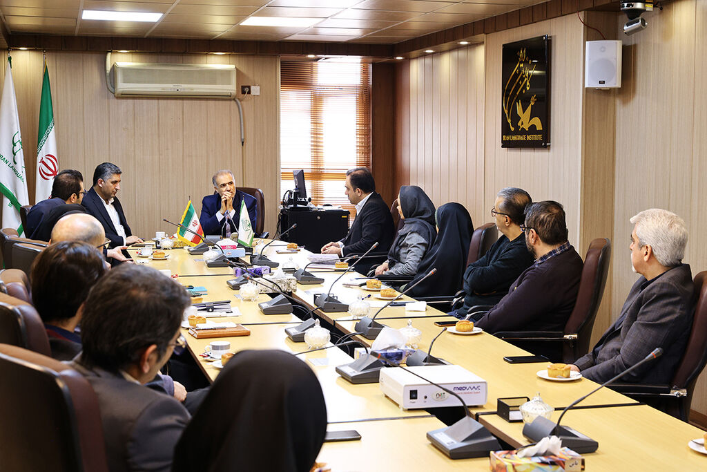 توسعه فعالیتهای کانون زبان ایران در روسیه را پیگیری میکنم