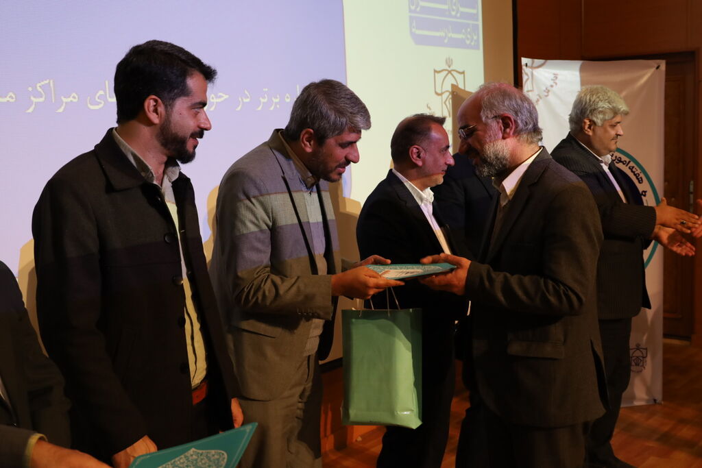 آیین تجلیل از فعالان امور تربیتی فارس با حضور مدیران کل آموزش و پرورش و کانون فارس