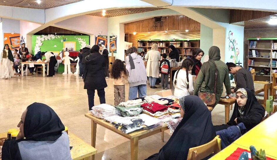بازارچه خیریه پلاک همدلی در مرکز۴۳ استان تهران