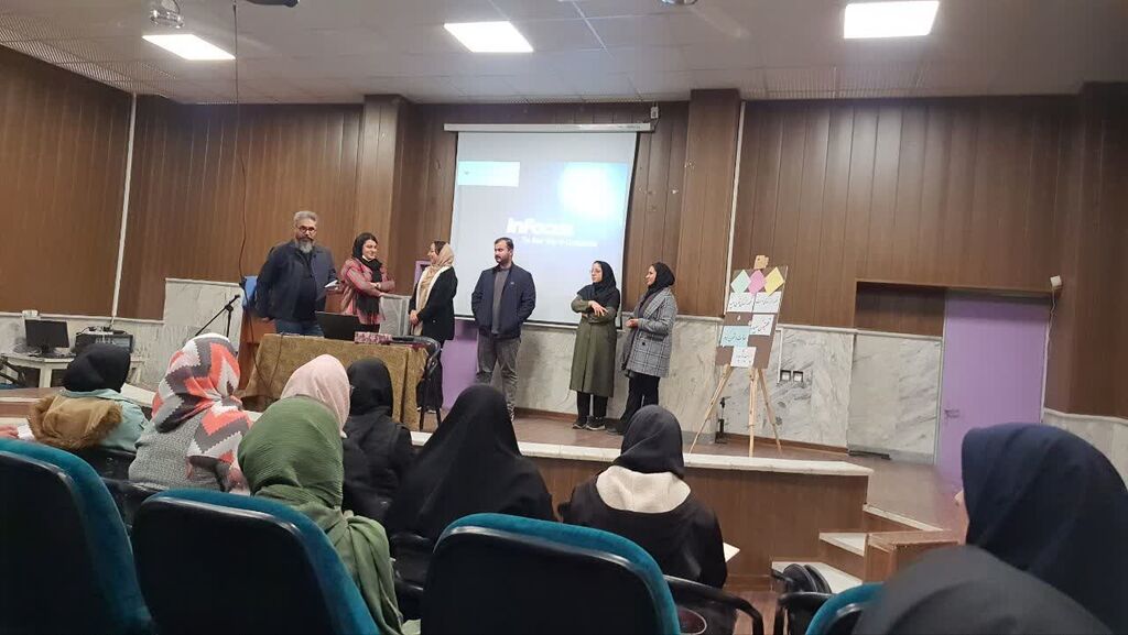 برگزاری کارگاه آموزش قصهگویی بهعنوان یک ابزار آموزشی در گرمسار