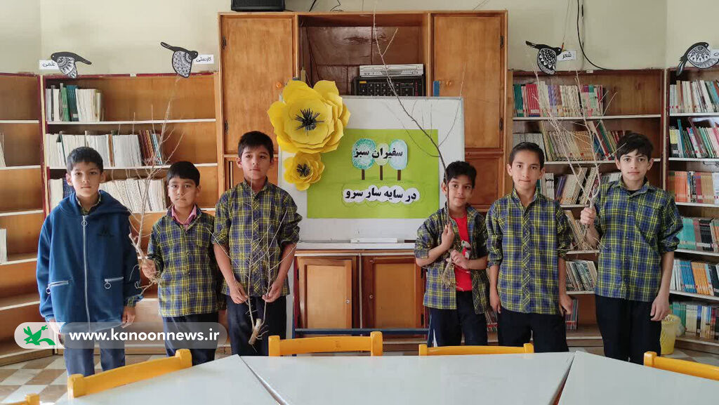 سفیران سبز یزد ویژه برنامه سفیران سبز با عنوان "در سایه سار سرو" برگزار شد