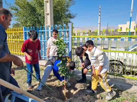 کودکان و نوجوانان، آینده سبز را می‌کارند