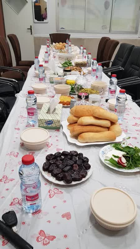 روزهداران کوچک پس از افطار به تماشای ماه نشستند