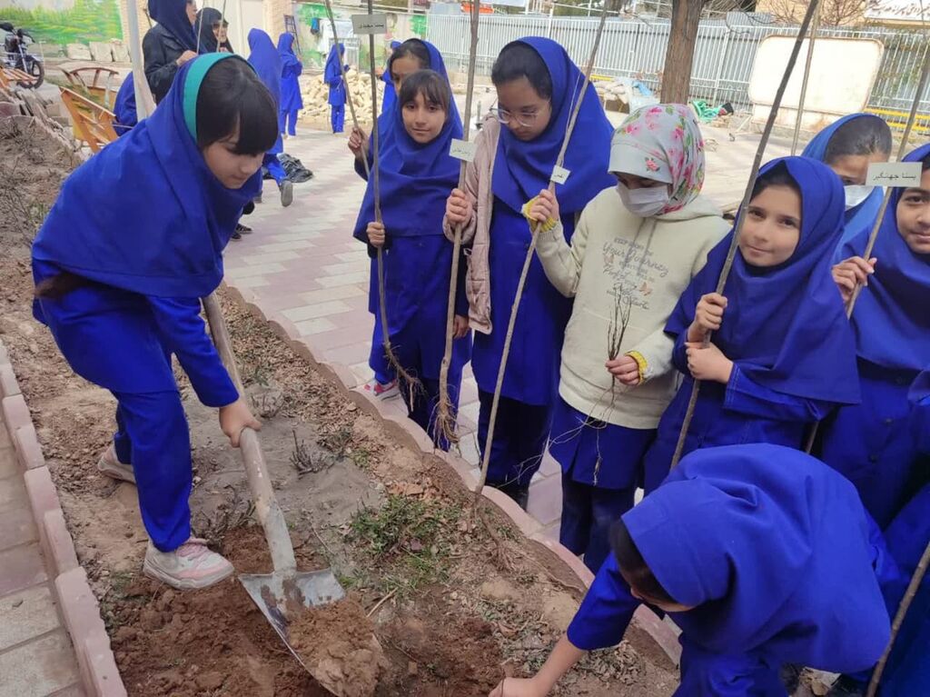 حضور مرکز فرهنگی کاشمر در جشن بزرگ درختکاری