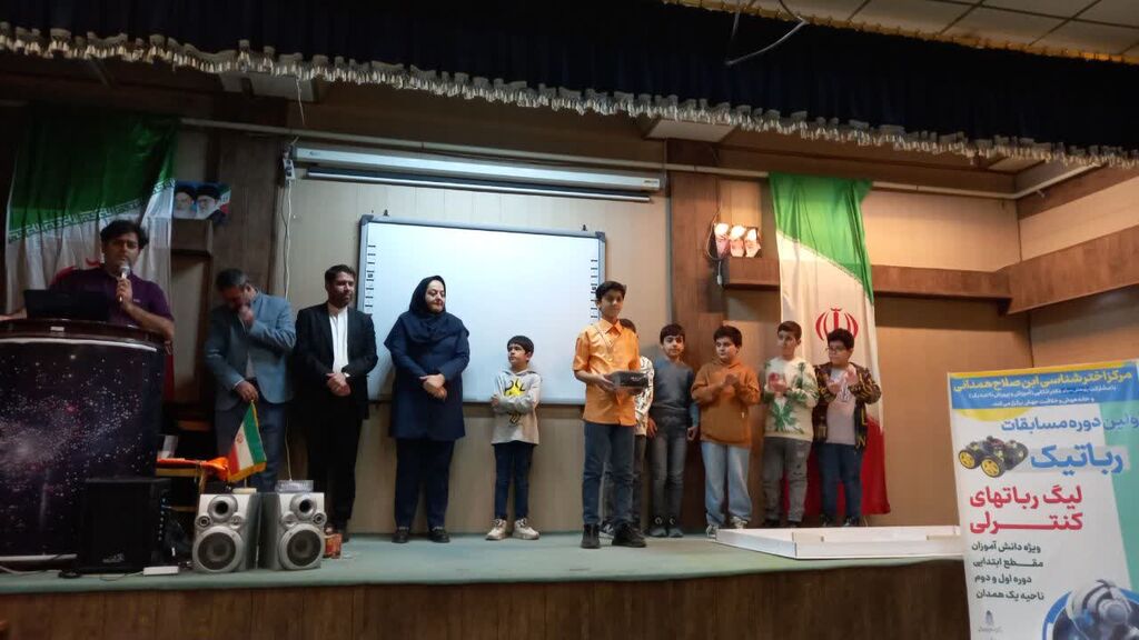 عضو مرکز 3 همدان رتبه اول لیگ رباتهای کنترلی را کسب کرد