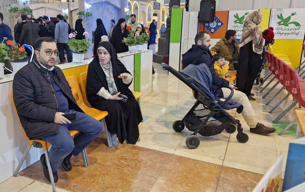 بازدید مدیرعامل کانون از غرفه کانون استان تهران در نمایشگاه بینالمللی قرآن