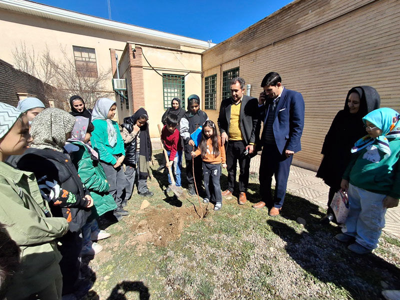 پویش ملی درختکاری در مراکز کانون استان اردبیل؛ کودکان و نوجوانان سفیران سبز طبیعت شدند