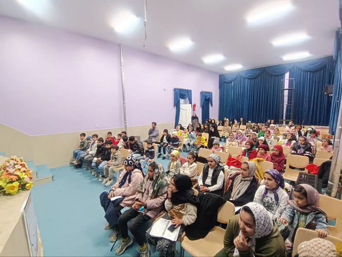 اجرای برنامه"ماه مهمانی خدا" در مرکز فرهنگی و هنری داران کانون استان اصفهان