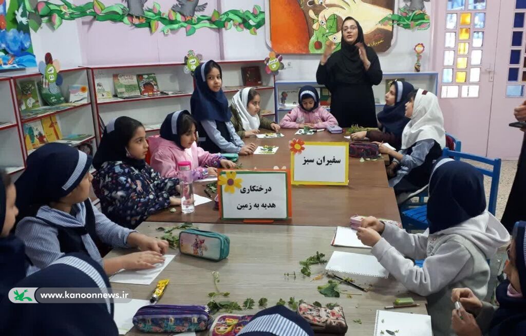 درختکاری با دستان کوچک اعضای کانون پرورش فکری لرستان