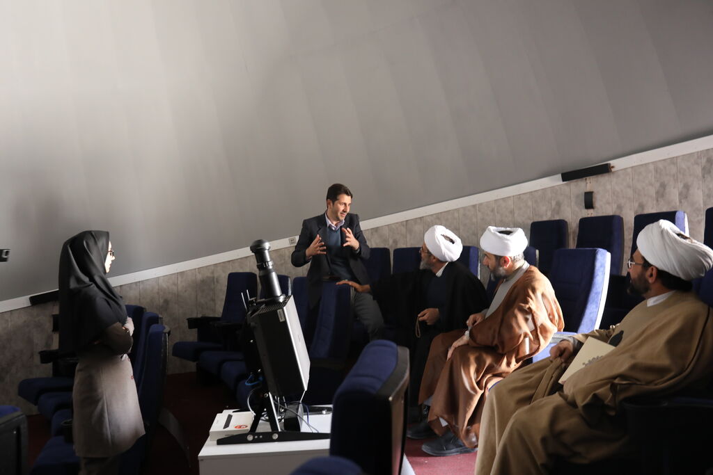 پلانتاریوم نماینده ولی فقیه در خراسان شمالی به تماشای آسمان نما نشست