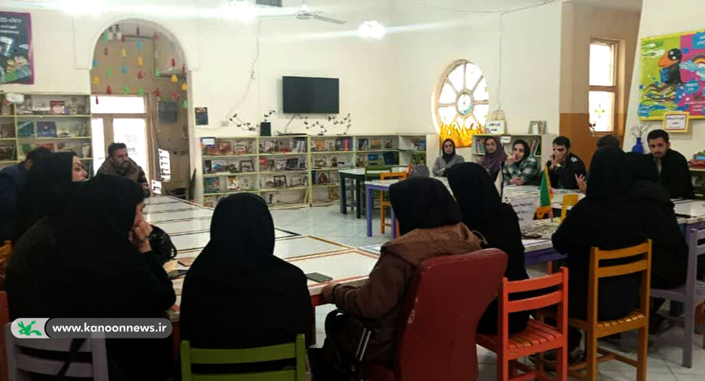 نقد کتاب «پیامبر و ابر» در نشست مربیان باشگاه کتابخوانی خرمآباد