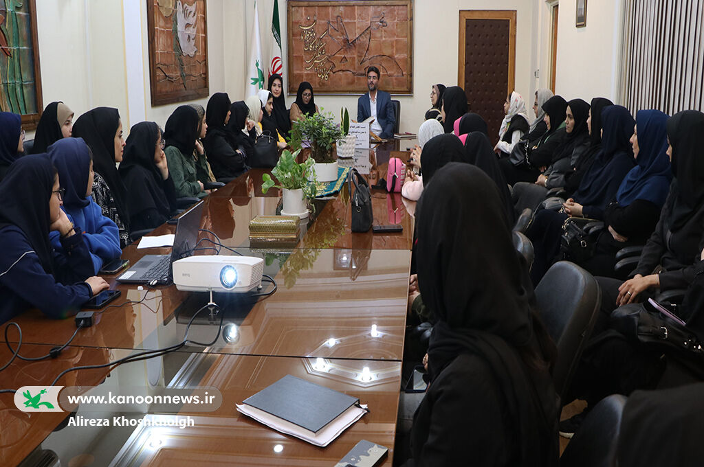 نشست اعضای انجمن قصهگویی کانون استان گیلان روح آموزههای دینی و ایمانی در کالبد قصهها دمیدهشود