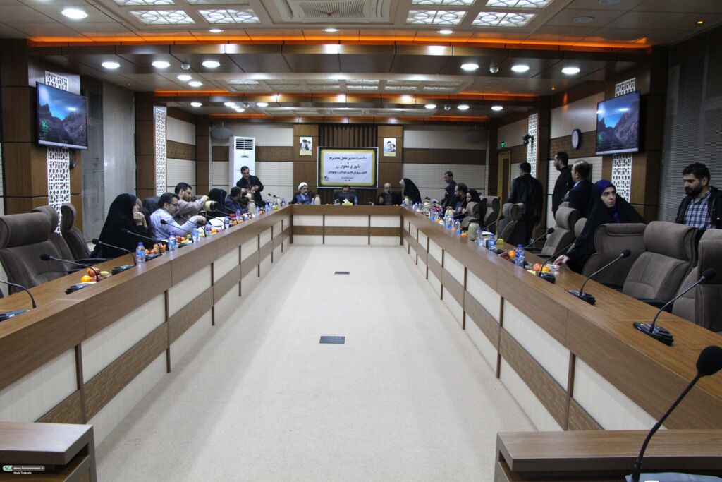 نشست مدیر عامل و شورای معاونین و مشاورین در مجتمع فرهنگی هنری پردیسان قم نشست مدیر عامل و شورای معاونین و مشاوران کانون پرورش فکری کودکان و نوجوانان در مجتمع فرهنگی هنری پردیسان با مدیرکل و نیروهای ستاد کانون استان