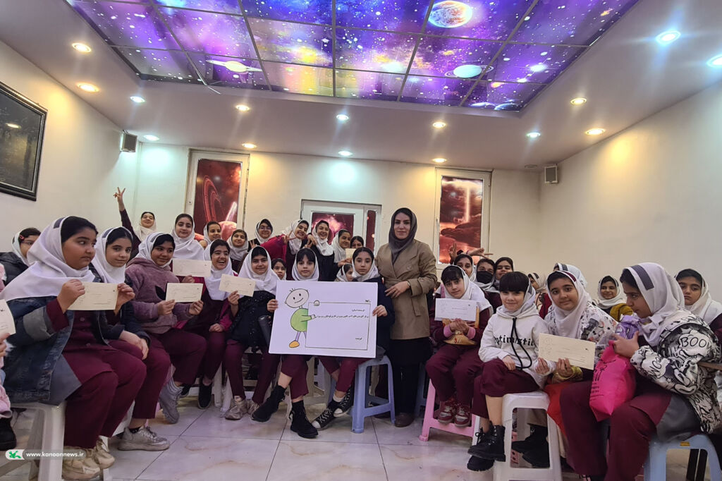 اعضای مکاتبهای کانون لرستان از دلِ کاغذ تا اوجِ خیال رفتند