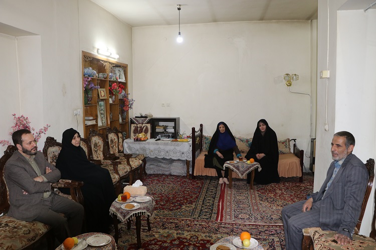 دیدار با مادر شهید سید علیرضا میرقادری در اصفهان انجام شد