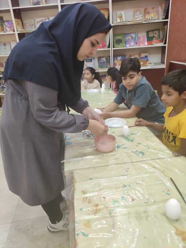 هنر و خلاقیت در کنار سفرههای هفتسین با آموزش تخممرغهای رنگی