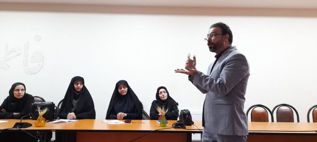 برگزاری کارگاه آموزشی امر به معروف و نهی از منکر در کانون همدان