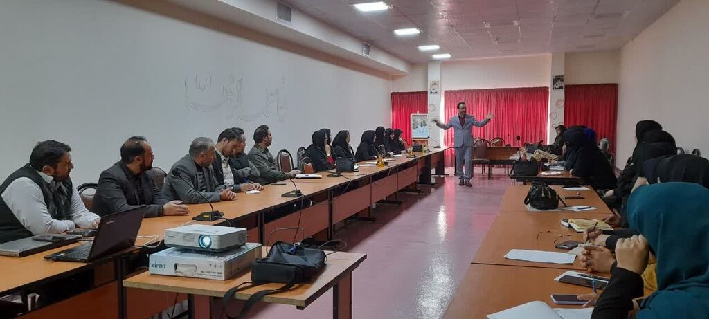 جلسه برگزاری کارگاه آموزشی امر به معروف و نهی از منکر در کانون همدان