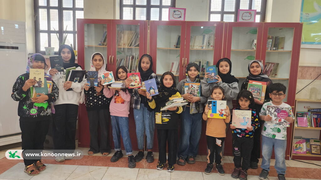استقبال اعضا کانون استان بوشهر از طرح "۱۴کتاب، ۱۴ روز بهاری" به روایت تصویر امانت بیش از ۶۰۰۰جلد کتاب در اسفند ۱۴۰۳