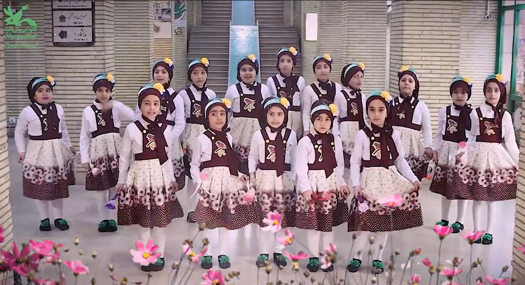 نماهنگ «یک گل، ده گل» کاری از کانون استان تهران نماهنگ «یک گل، ده گل» کاری از کانون استان تهران
