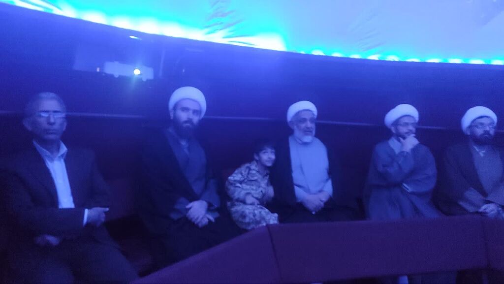 حضور حجت الاسلام مراد بیگی نماینده استان در خبرگان رهبری ومدیرحوزه علمیه ایلام در مرکز نجوم