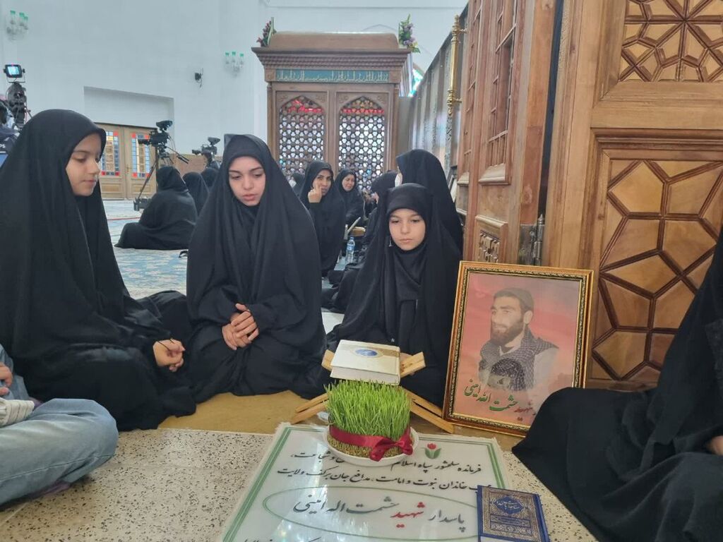 حضور اعضای مرکز سرپلذهاب در تحویل سال علوی بقعه احمدابن اسحاق