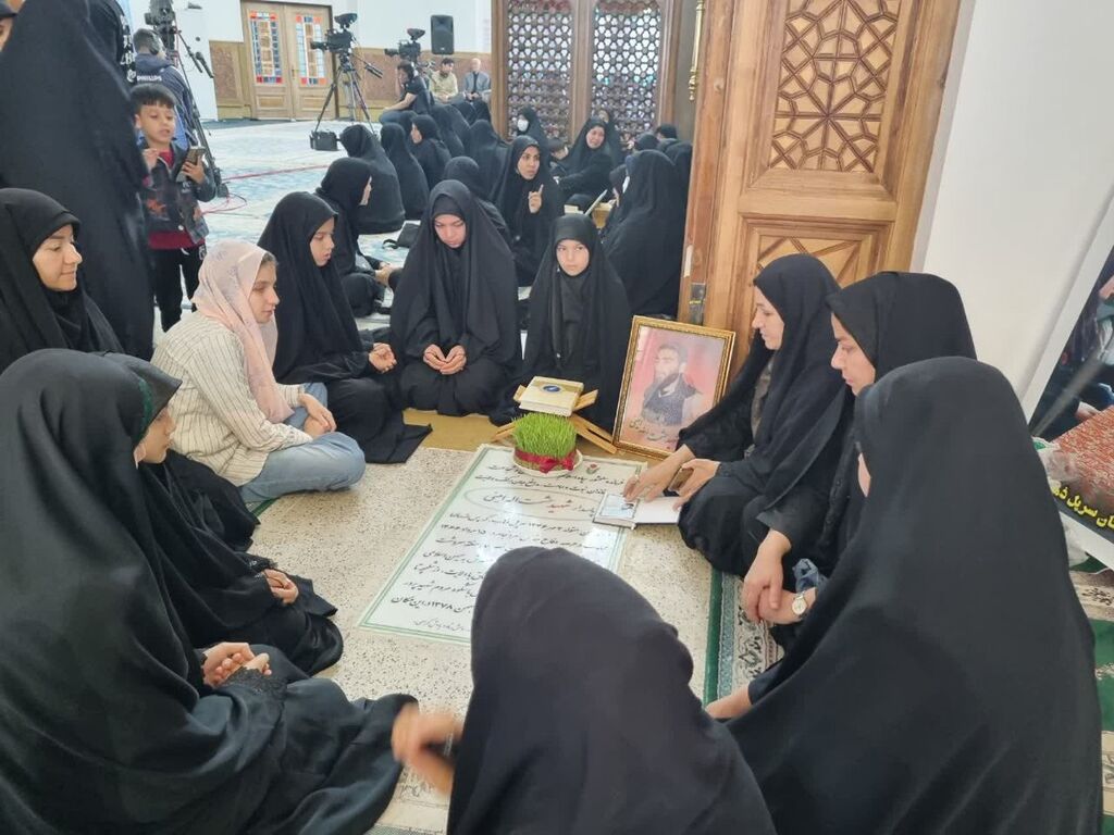 حضور اعضای مرکز سرپلذهاب در تحویل سال علوی بقعه احمدابن اسحاق