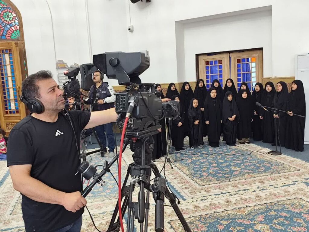 حضور اعضای مرکز سرپلذهاب در تحویل سال علوی بقعه احمدابن اسحاق