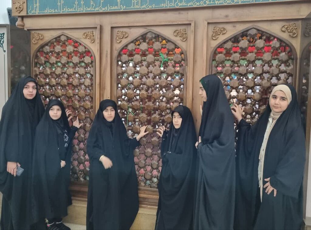 حضور اعضای مرکز سرپلذهاب در تحویل سال علوی بقعه احمدابن اسحاق