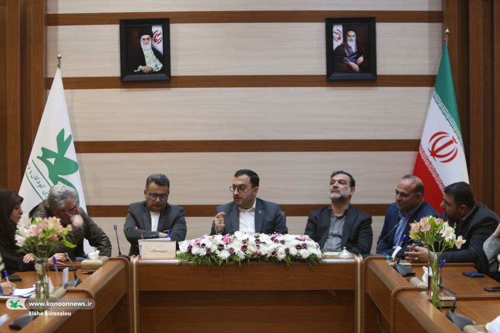 کار کانون حکمرانی و تربیت است