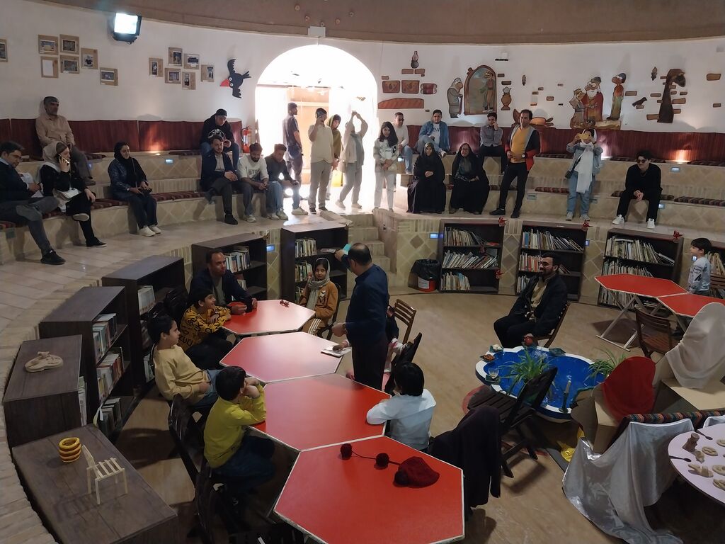 قصهگویی مدیرکل کانون کرمان برای کودکان و نوجوانان قصهگویی مدیرکل کانون برای کودکان و نوجوانان