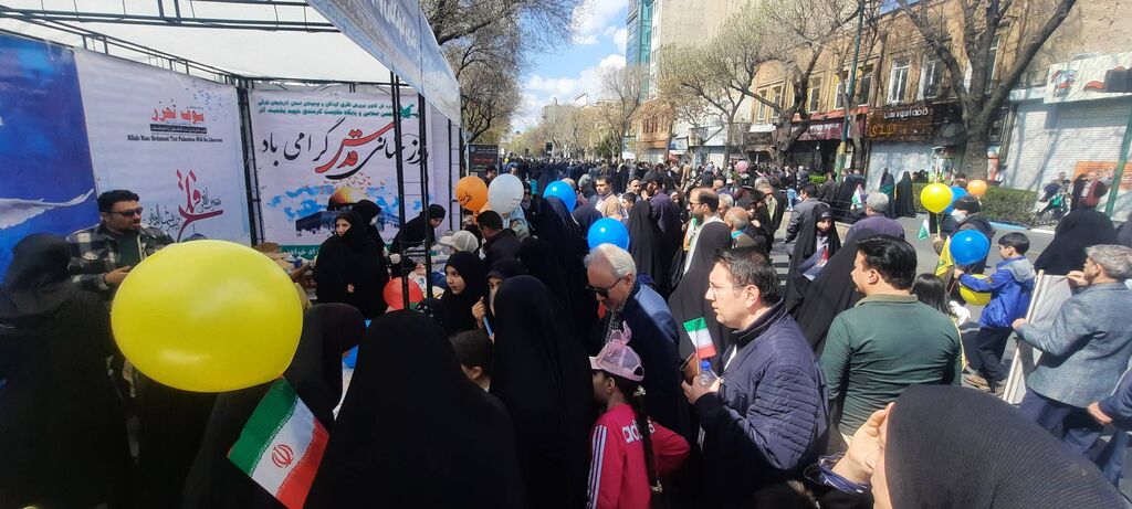 روز جهانی قدس تبریز 2 برپایی غرفههای فرهنگی هنری و ادبی کانون در مسیرهای راهپیمایی روز جهانی قدس در تبریز