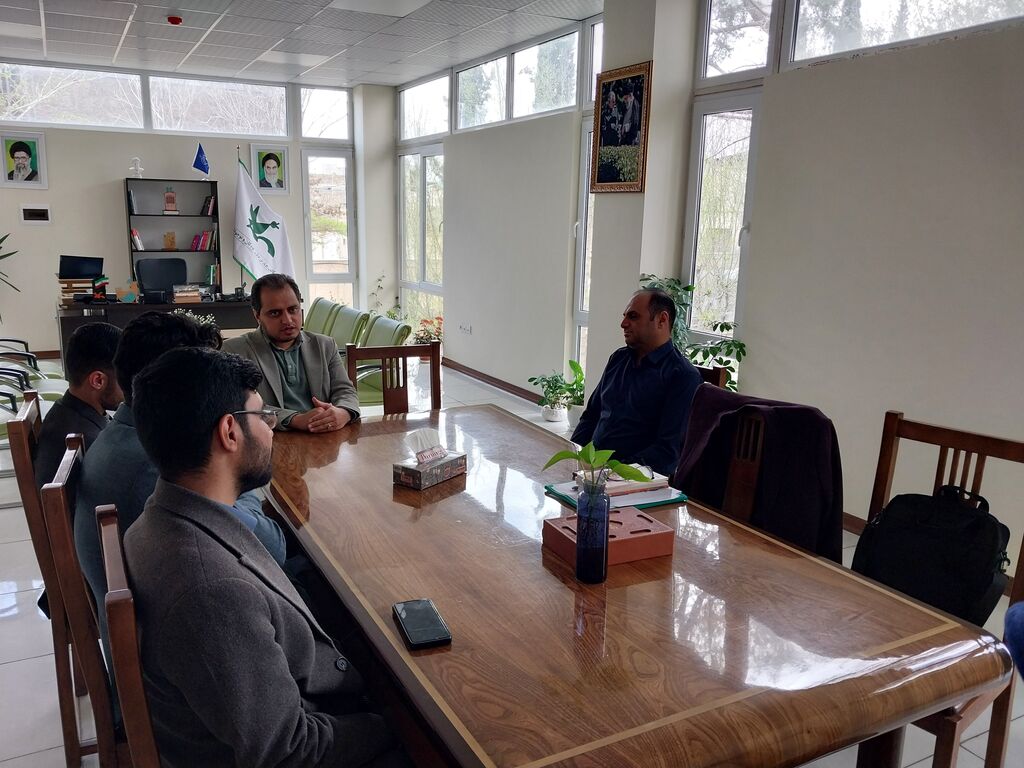 دیدار مسئول اتحادیه انجمنهای اسلامی استان کرمان با مدیرکل کانون دیدار مسئول اتحادیه انجمنهای اسلامی استان کرمان با مدیرکل کانون