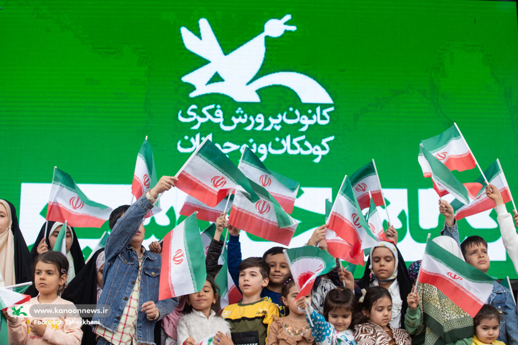 کودکان و نوجوانان ایران بر این عهدند که به جمهوری اسلامی آری گفتهایم