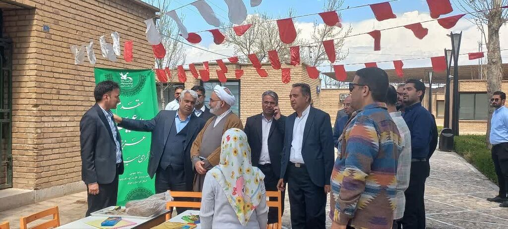 بازدید مسئولین استان و شهرستان مشهد از فعالیتهای کانون در نمایشگاه عیدانه