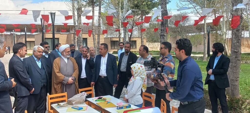 فعالیتهای کانون در نمایشگاه عیدانه آرامگاه فردوسی بازدید مسئولین استان و شهرستان مشهد از فعالیتهای کانون در نمایشگاه عیدانه