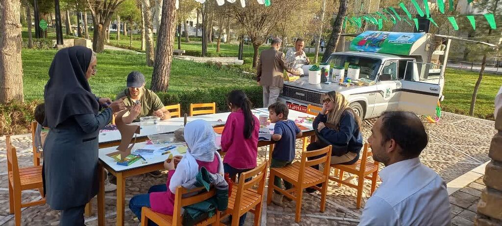 بازدید مسئولین استان و شهرستان مشهد از فعالیتهای کانون در نمایشگاه عیدانه