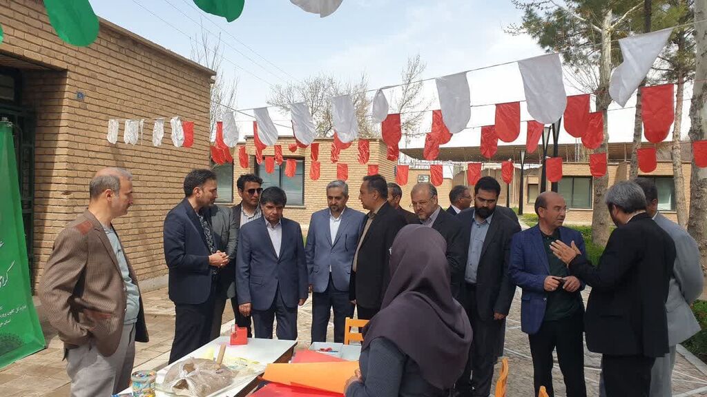 بازدید مسئولین استان و شهرستان مشهد از فعالیتهای کانون در نمایشگاه عیدانه