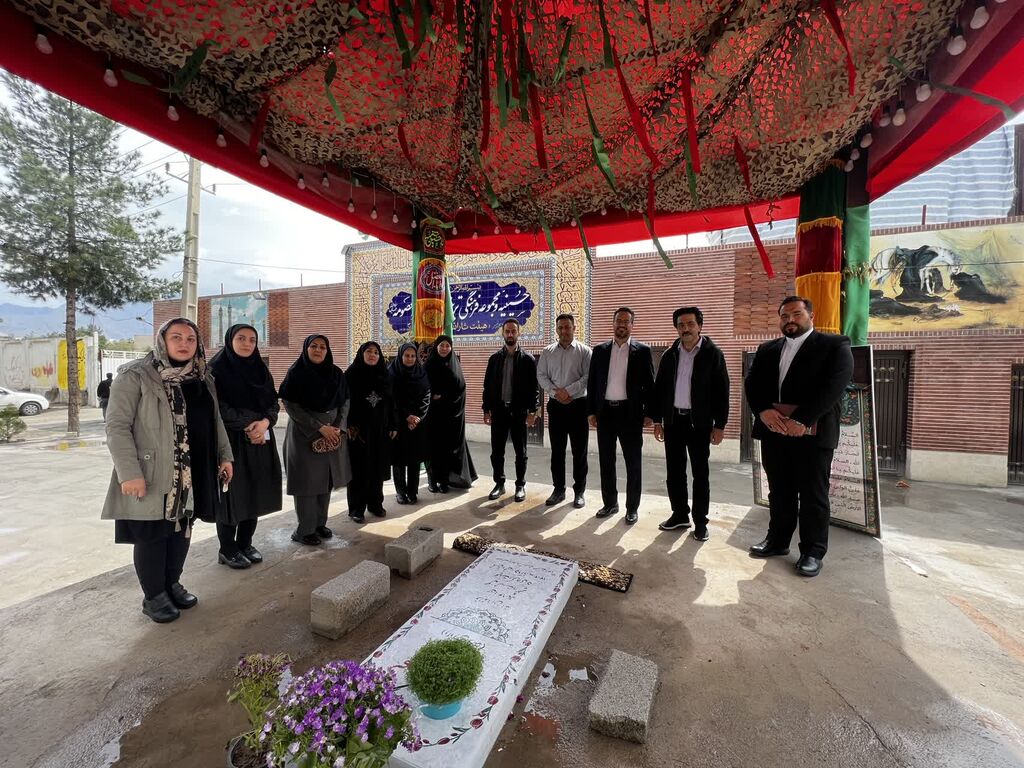 تجدید میثاق کارکنان کانون کرمانشاه با شهید گمنام نوجوان