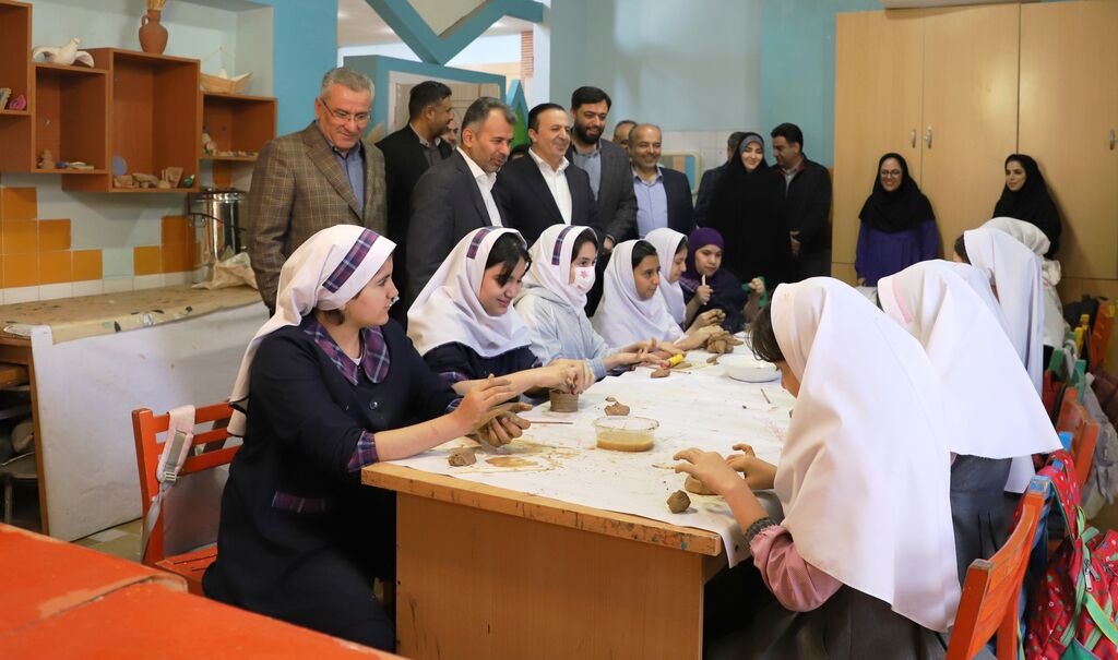 استاندار قزوین در بازدید از کانون استان:
ایجاد فضای شاداب و پرنشاط آموزشی از امتیازات کانون پرورش فکری است