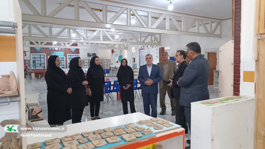 بازید معاون توسعه و مدیریت منابع و هیئت همراه از مراکز فرهنگیهنری زاهدان با تأکید بر خلاقیت در معرفی خدمات کانون بازید معاون توسعه و مدیریت منابع و هیئت همراه از مراکز فرهنگیهنری زاهدان با تأکید بر خلاقیت در معرفی خدمات کانون