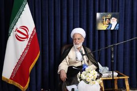 دیدار کارکنان کانون استان مرکزی و هنرمندان با نماینده ولیفقیه