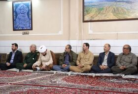 دیدار کارکنان کانون استان مرکزی و هنرمندان با نماینده ولیفقیه