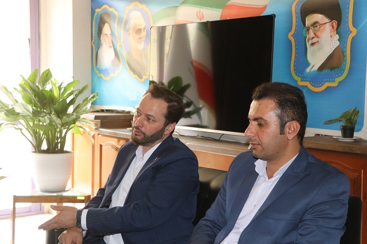 نشست هماندیشی مدیر و کارشناسان کانون زبان با مدیرکل کانون استان اصفهان